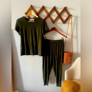 Medium Green Fighting Eel Jogger Set